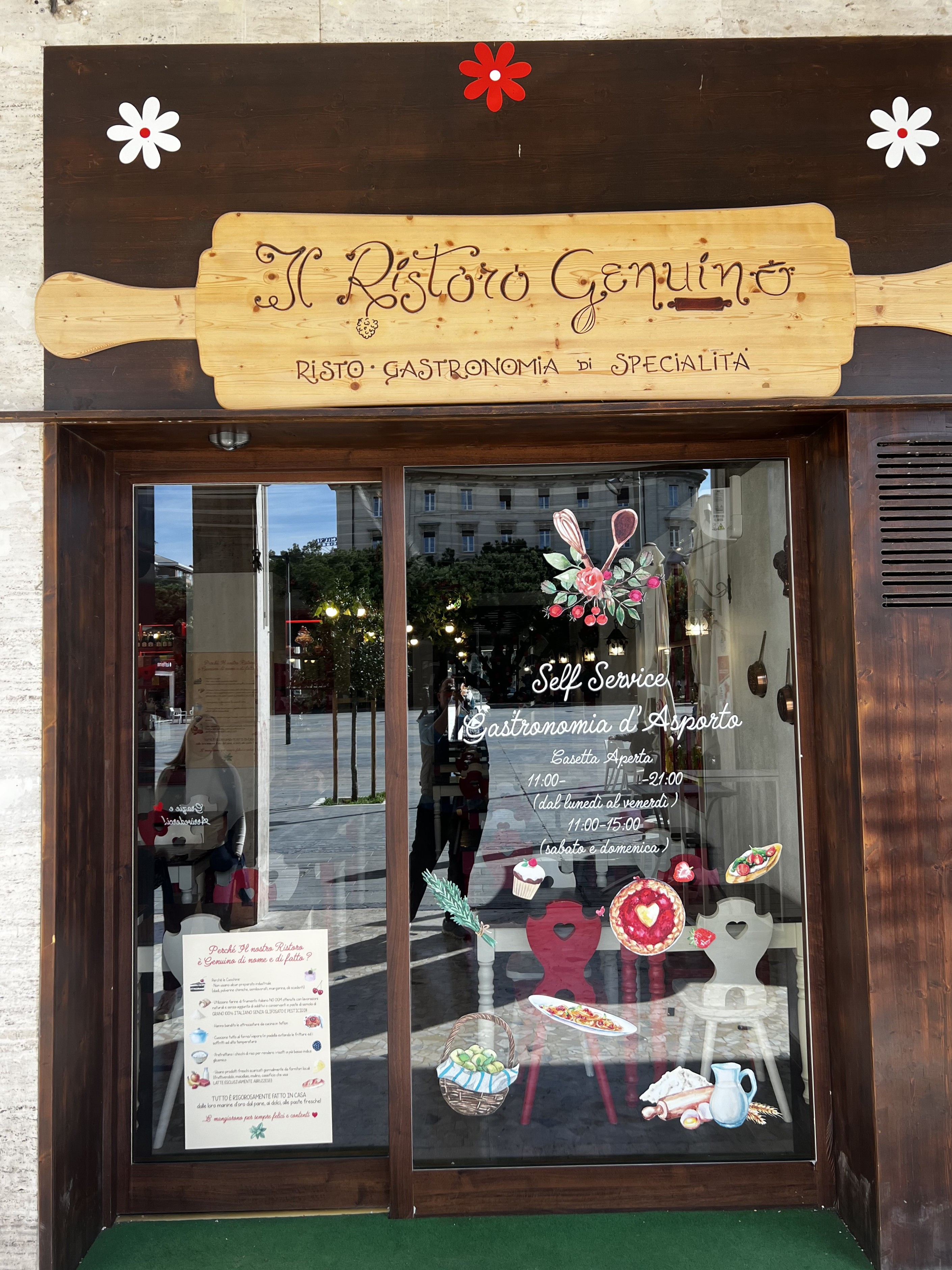 Fresh pasta and dishes at Il Ristoro Genuino